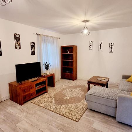 Spacious Two Bedroom Apartment With One Parking Space Thame Buitenkant foto